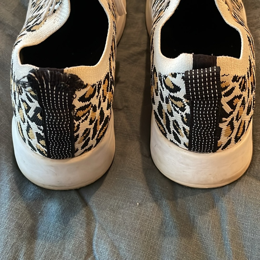 Adorable cheetah print shoes! - Picture 4 of 6